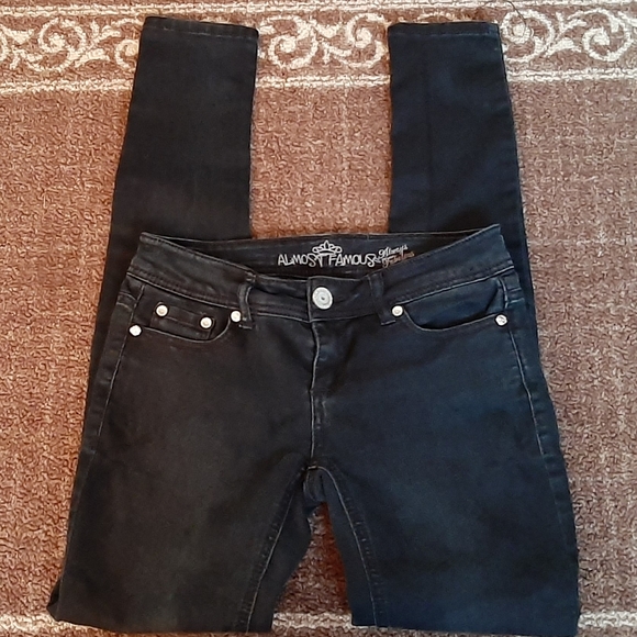 * Almost Famous Womens Jeans - Picture 2 of 3
